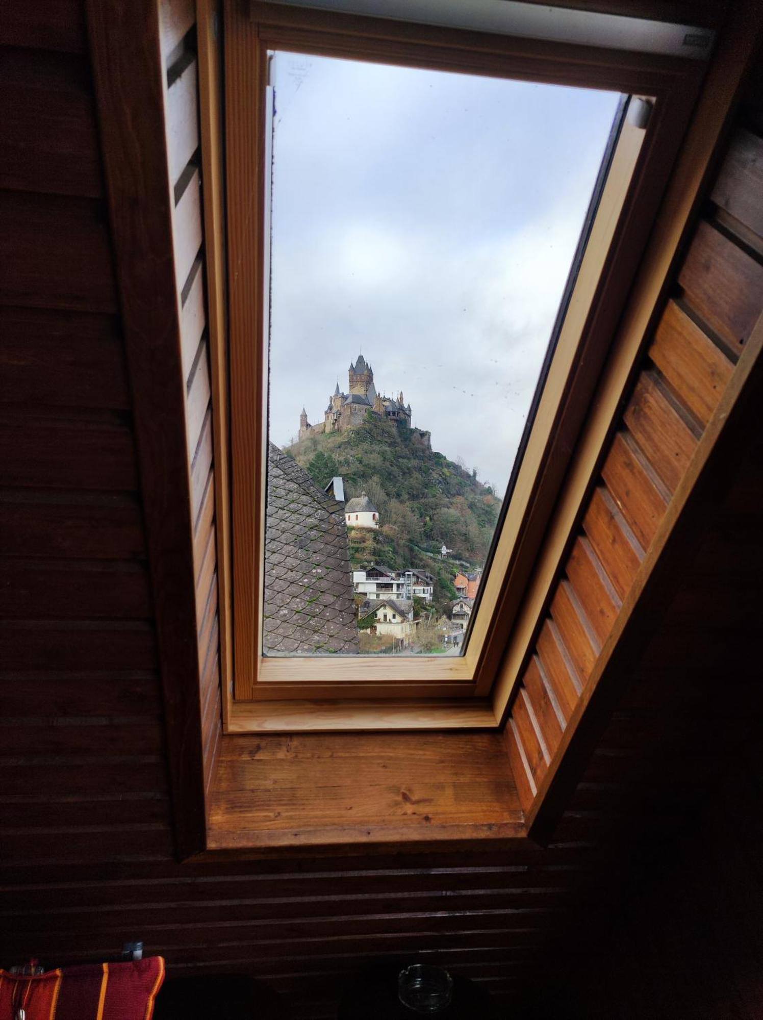 Panorama Oase Ferienwohnung Mit Blick Auf Mosel Und Reichsburg Cochem Exterior photo